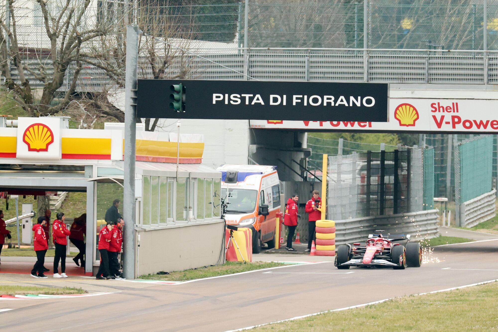 La SF-25 gi&agrave; in pista a Fiorano dopo la presentazione a Londra della F1