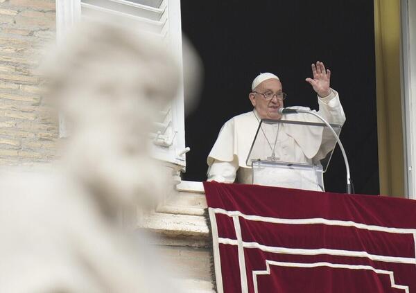 Se Papa Francesco fosse pi&ugrave; grave del previsto? C&rsquo;&egrave; anche chi sostiene sia gi&agrave; morto. I rumor, anche tra gli infermieri, parlano di tumore (senza conferme) e mettono in dubbio la polmonite bilaterale. C&rsquo;entra il Giubileo?