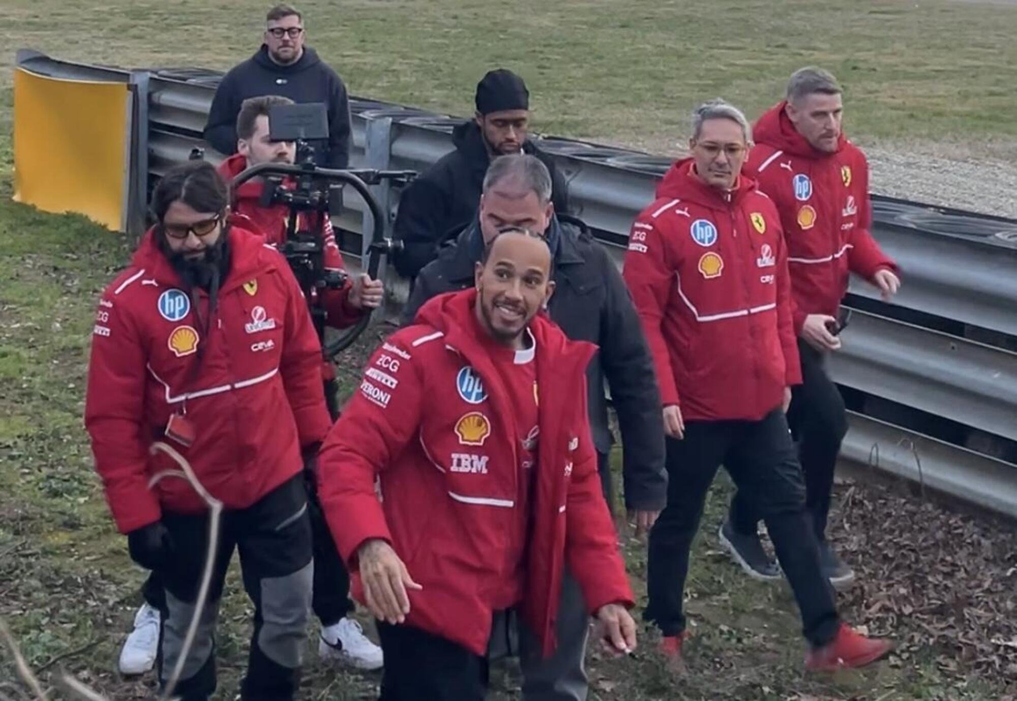 Lewis Hamilton a Fiorano saluta i tifosi