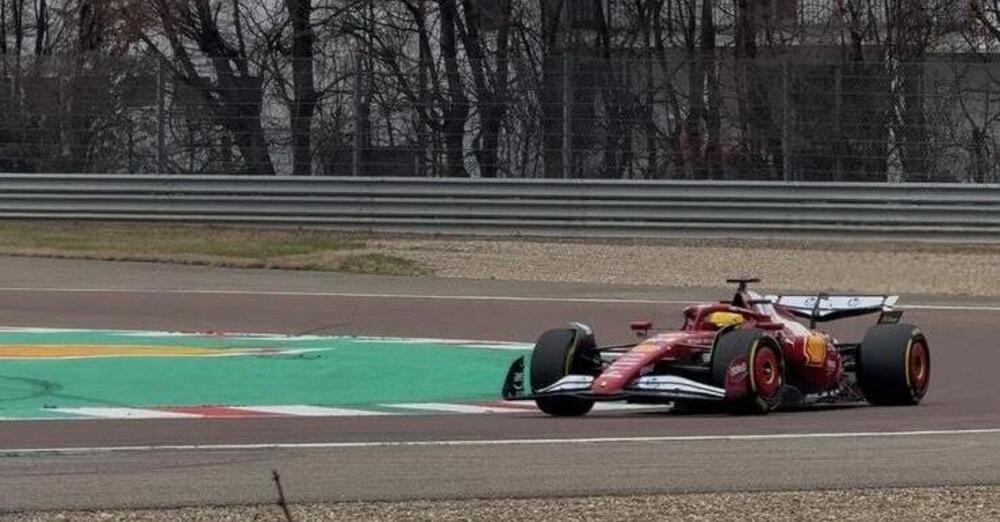 Siamo stati a Fiorano, dove tutti parlano di una Ferrari SF-25 un secondo pi&ugrave; veloce con Leclerc: ma la verit&agrave; &egrave; un&rsquo;altra e fa malissimo