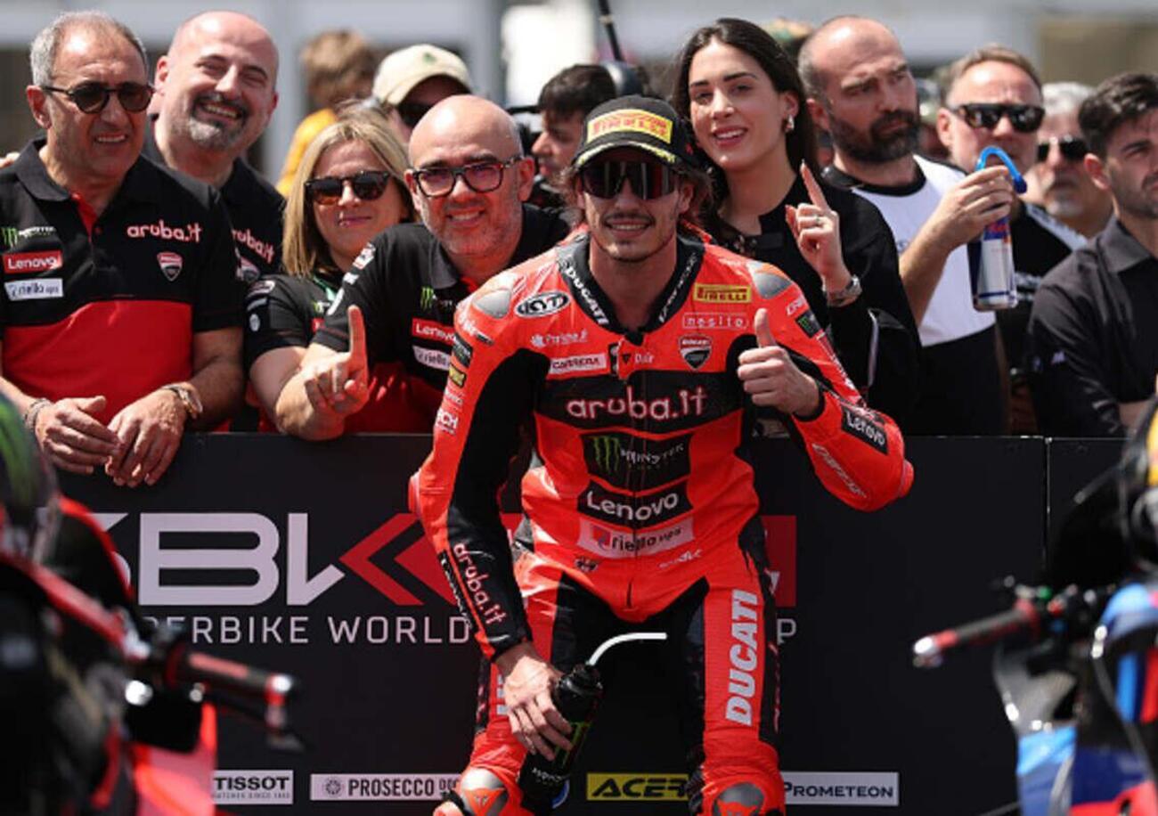 Cinque secondi per farvi innamorare: il &ldquo;buongiorno SBK&rdquo; di Bulega a Phillip Island davanti a Toprak e Bautista. Quarto Petrucci&hellip;