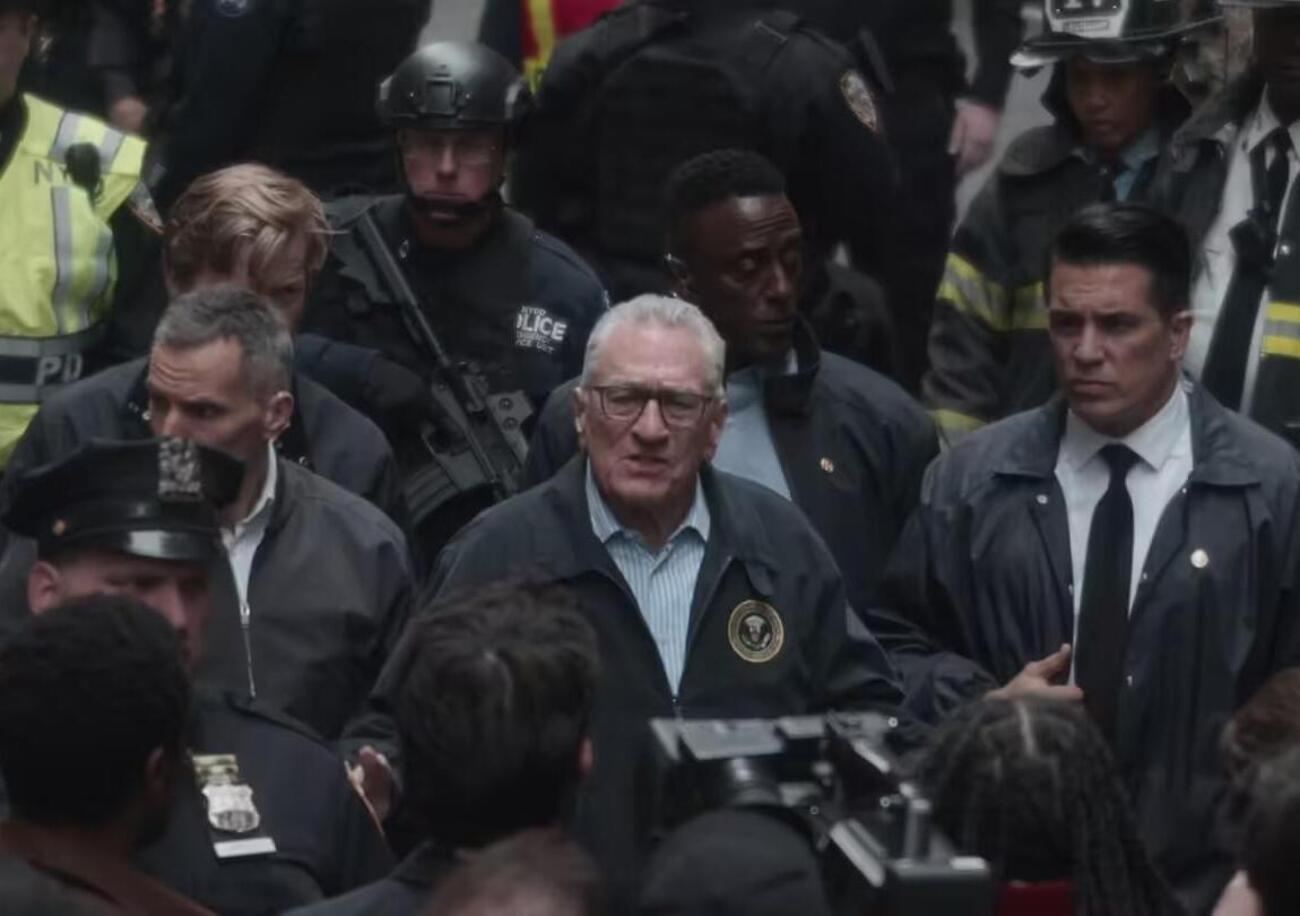 Abbiamo visto la serie &ldquo;Zero Day&rdquo; su Netflix con Robert De Niro: ma com&rsquo;&egrave;? L&rsquo;ambizione &egrave; politica, ma resta un dramma familiare. E la strategia della tensione da anni di piombo? Guardate un film di Bellocchio, che &egrave; meglio...