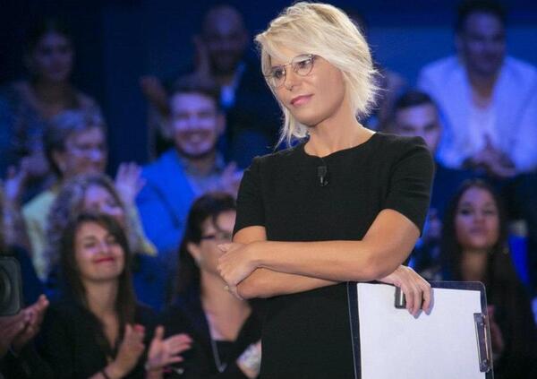 Cosa c’è dietro il successo di C’è Posta per Te? Lacrime, porte in faccia e sorprese. E gli ospiti di Maria De Filippi: questa sera su Canale 5 tocca a Mahmood e Dybala...