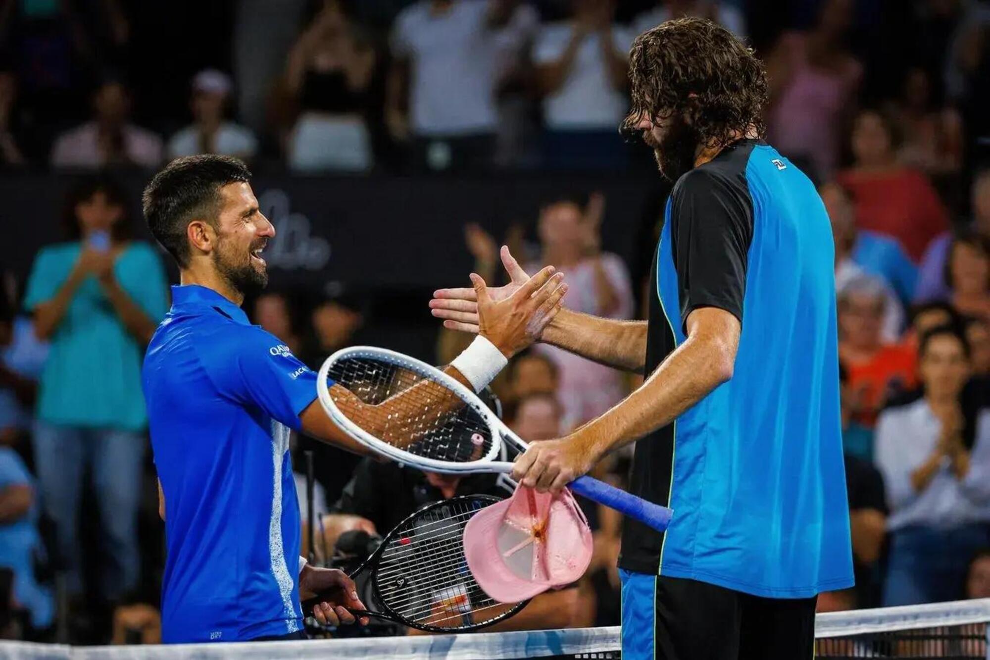 Reilly Opelka con Novak Djokovic