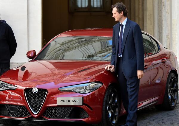 Via con l&rsquo;Elkann: Alfa Romeo e Lancia a rischio chiusura col nuovo corso Stellantis? Tonale come auto blu del Governo Meloni, ma i marchi storici mentre si cerca il nuovo amministratore delegato dopo Tavares...