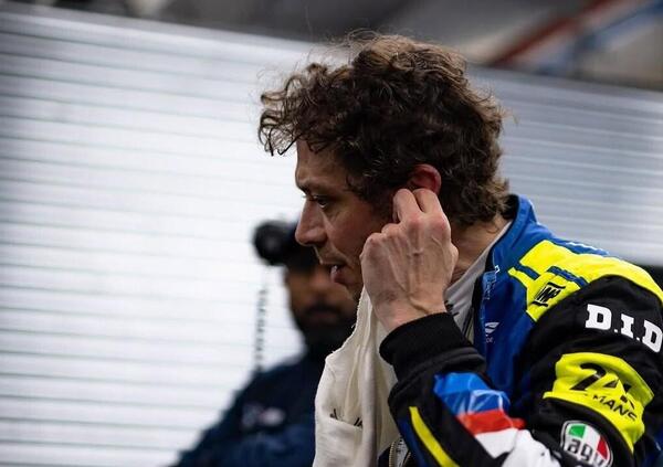 [VIDEO] Valentino Rossi &egrave; pronto per prendersi il WEC: dal nuovo casco dedicato alle sue donne alla BMW M4 GT3 Evo, ecco tutto quello che c&#039;&egrave; da sapere