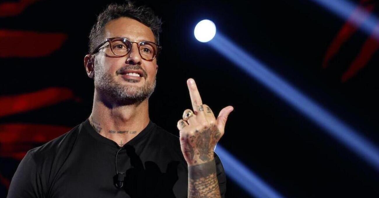 Fabrizio Corona, in arrivo Falsissimo contro Mario Giordano, Mediaset e Del Debbio? &ldquo;Hanno paura di me, non me ne frega niente delle scuse&rdquo;, &ldquo;sono cani al guinzaglio ridotti a bullizzare i ragazzini pagati&rdquo;, ci saranno prove?