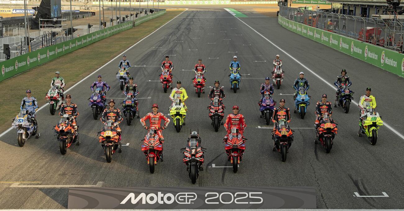 &Egrave; tutto vero, inizia la MotoGP 2025. Guido Meda parla di Bagnaia e Marquez (&quot;Meccanismi dello stesso orologio&quot;), Mauro Sanchini punta sull&#039;Aprilia e Rosario Triolo pensa a tre spagnoli