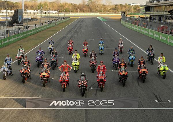 &Egrave; tutto vero, inizia la MotoGP 2025. Guido Meda parla di Bagnaia e Marquez (&quot;Meccanismi dello stesso orologio&quot;), Mauro Sanchini punta sull&#039;Aprilia e Rosario Triolo pensa a tre spagnoli