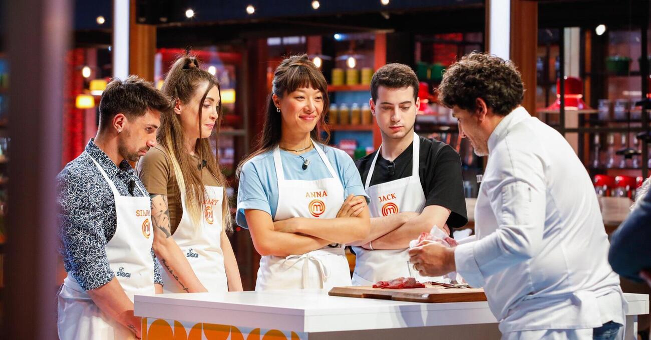 Le pagelle della finale di Masterchef 14: chi ha vinto? Tra Anna Zhang con un men&ugrave; fusion (8), Jack e la nonnina (7), Simone e Mary poteva essere solo&hellip; Barbieri, Locatelli e Cannavacciuolo i soliti giudici ma basteranno per reggere un&rsquo;altra edizione (7)?