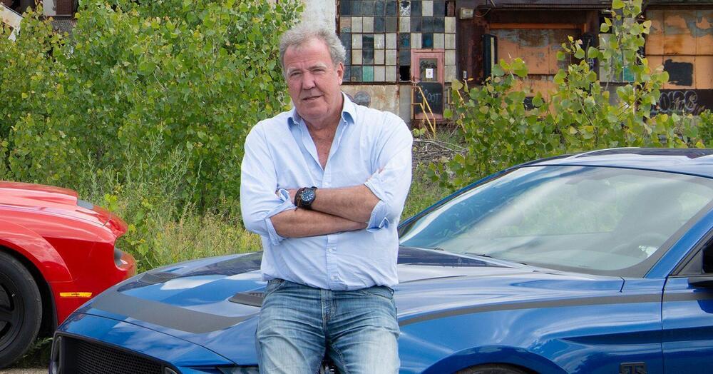 Clarkson demolisce Hamilton sul presunto razzismo in Italia: &ldquo;Preoccupato? Curioso per chi ha corso 11 anni per Mercedes&hellip;&rdquo;.  E su Gene Hackman, James Bond e Amazon&hellip;