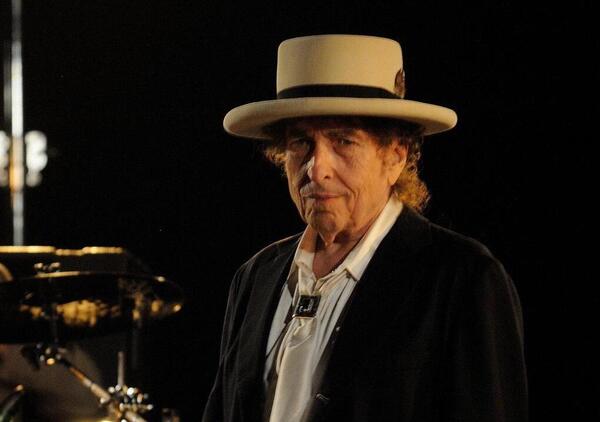 Ma davvero Bob Dylan ha sfanc*lato anche gli Oscar? Ecco perch&eacute; &egrave; il king e starebbe bene con gli Oasis (anche se Liam Gallagher l&rsquo;ha definito &ldquo;miserabile coglio*e). E quella volta che non ha ritirato il Nobel&hellip;