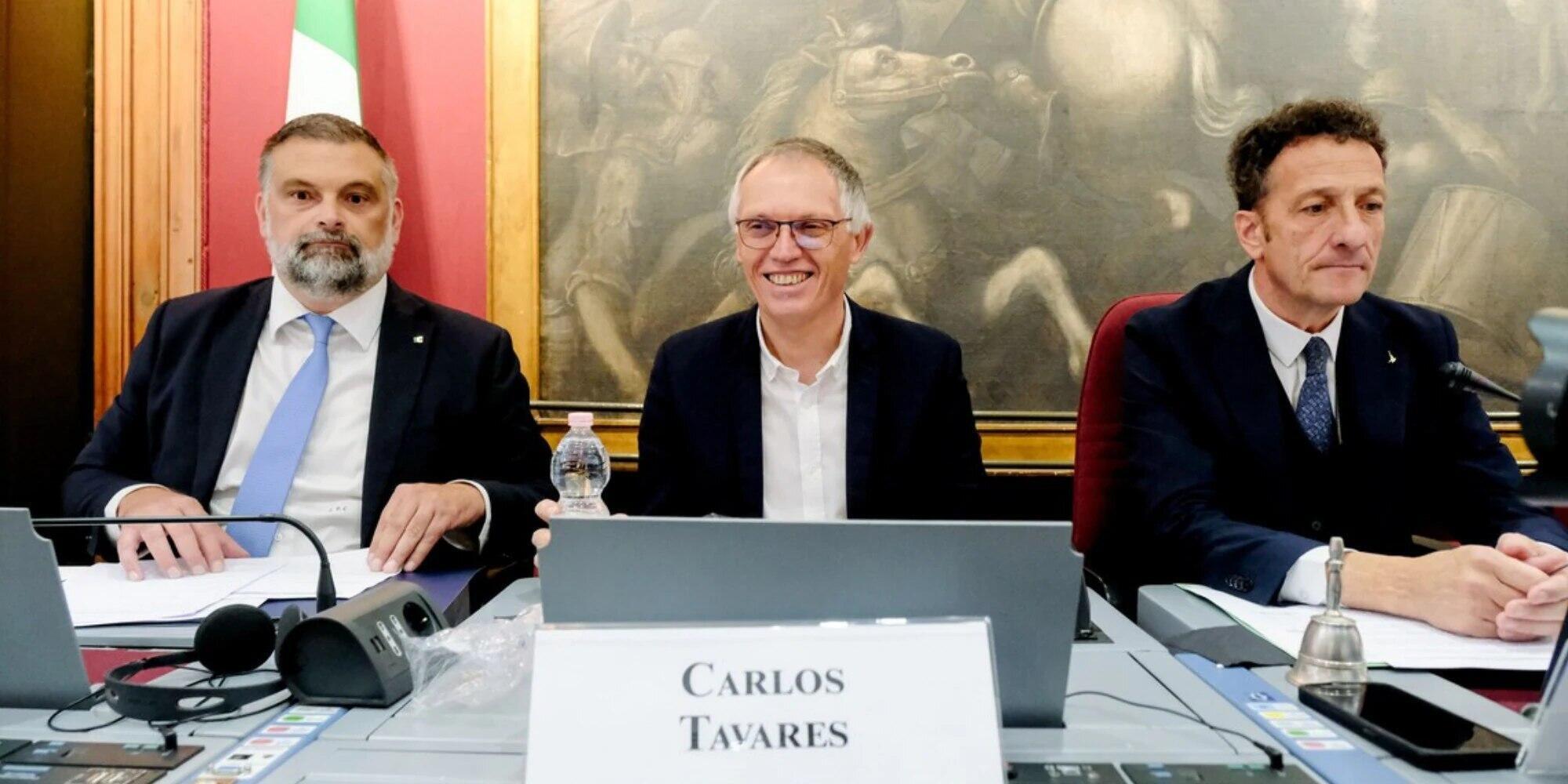 Carlos Tavares durante un incontro in Parlamento per chiedere aiuti a Stellantis