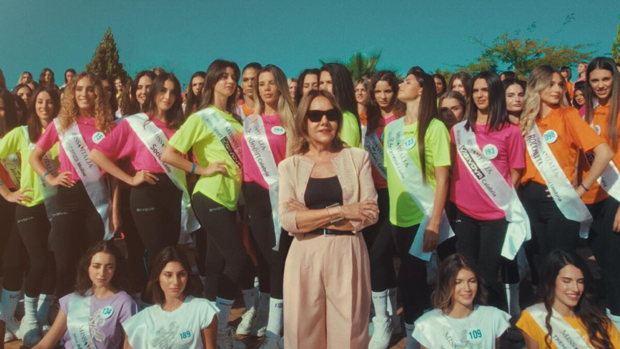 Patrizia Mirigliani e le aspiranti Miss Italia