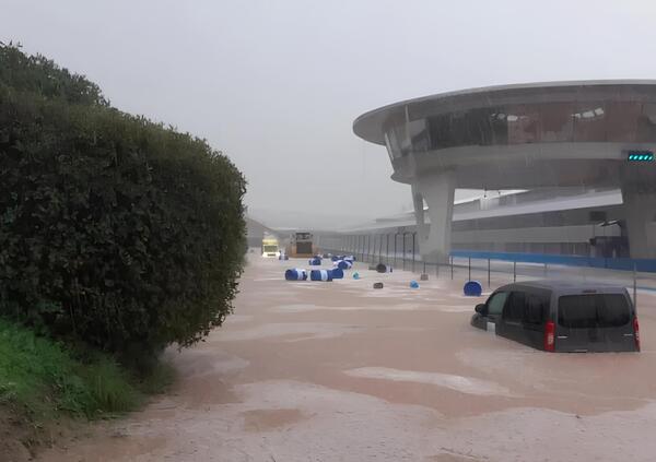 Ok, ma Dana ce l&rsquo;ha con le moto? Le foto e i video da Jerez sono impressionanti: MotoGP e SBK (Spagna) a rischio (anche se negano)