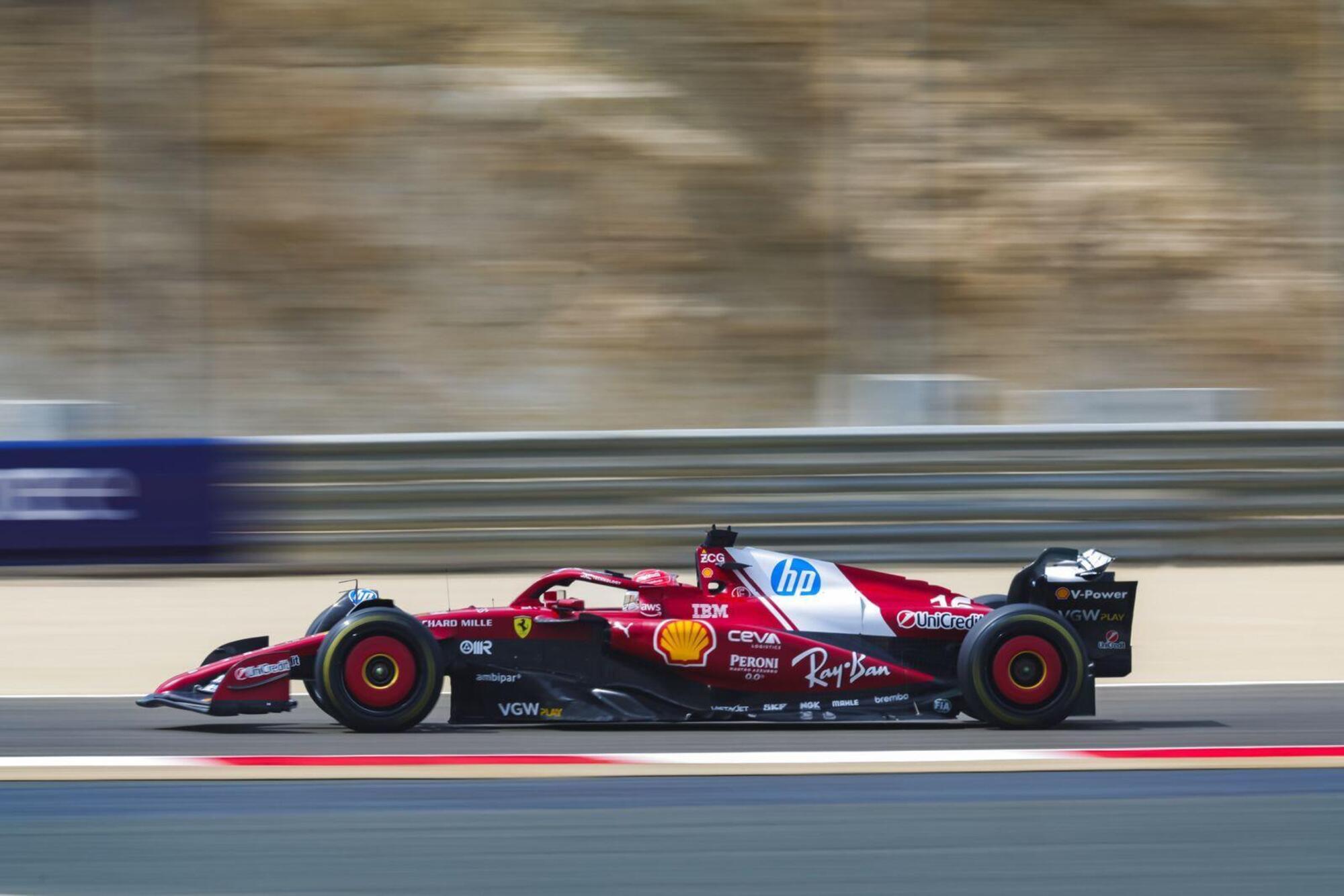 La Ferrari SF-25 in pista in Bahrain