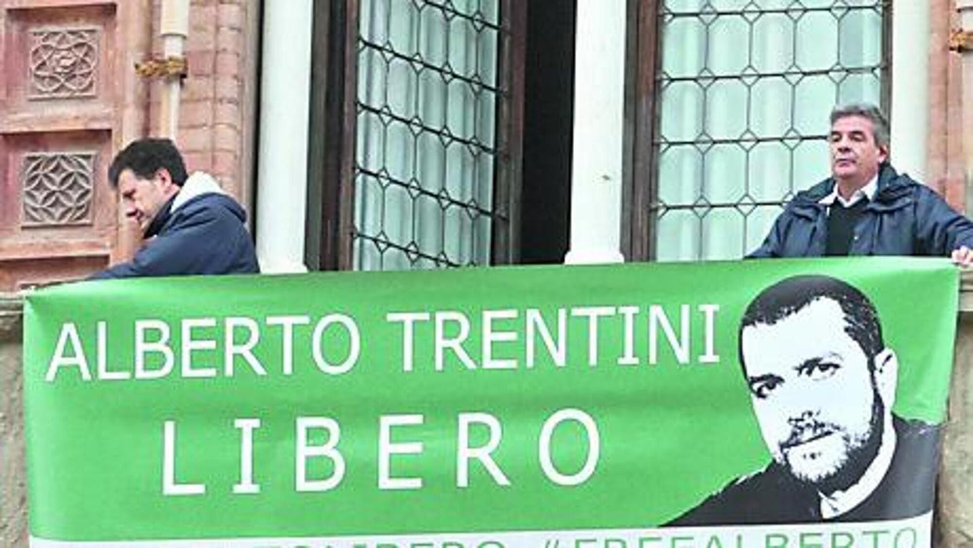 Le manifestazioni per la liberazione di Alberto Trentini