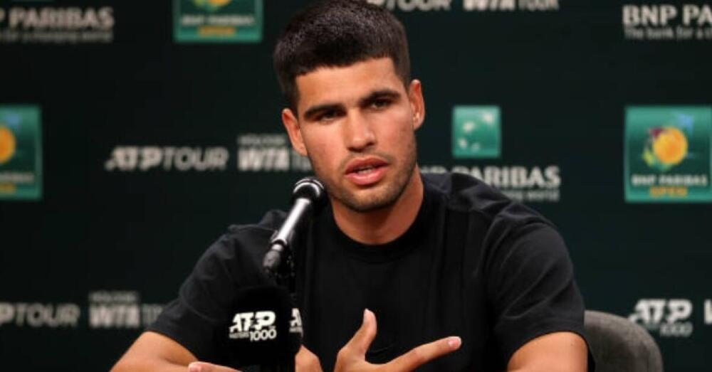 Carlos Alcaraz ci crede ancora e manda un messaggio a Jannik Sinner da Indian Wells: no, il numero uno al mondo non &egrave; blindato