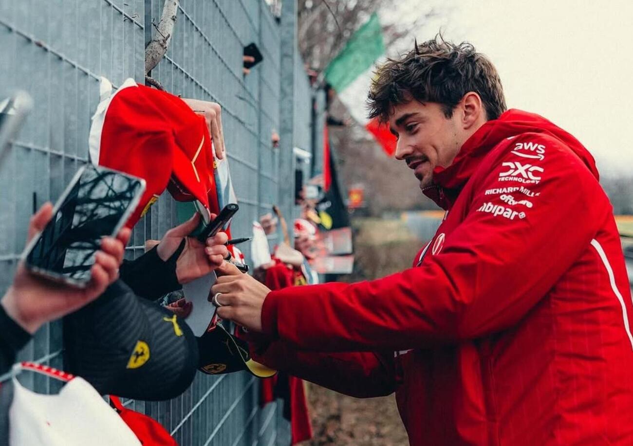 Bernie Ecclestone a fuoco sulla F1: &ldquo;Ferrari? Difficile scaricare uno come Leclerc. Max Verstappen rimane il favorito per il Mondiale&rdquo;