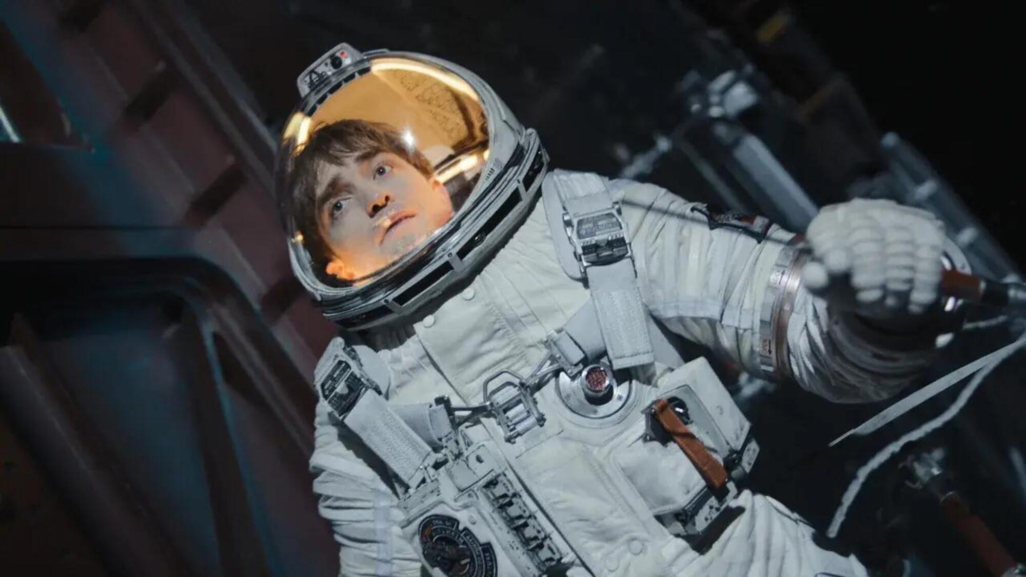 Robert Pattinson in "Mickey 17" di Bong Joon-ho