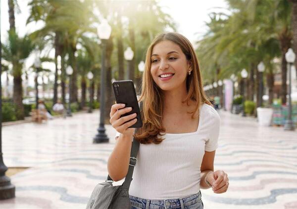 Ma perch&eacute; Tim aumenta le tariffe della telefonia e se ne vanta pure? Cita &quot;le condizioni di mercato&quot;, ma in realt&agrave; &quot;studia i clienti&quot; per capire chi colpire senza rischiare il recesso...