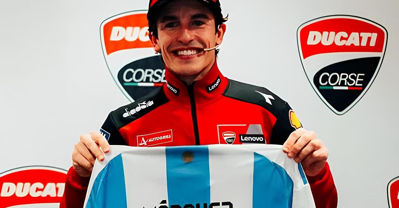 Dopo Valentino Rossi, Pecco Bagnaia e Marco Bezzecchi anche un Marc Marquez a caccia di record si porta addosso la maglia dell&#039;Argentina: that&#039;s all folks?