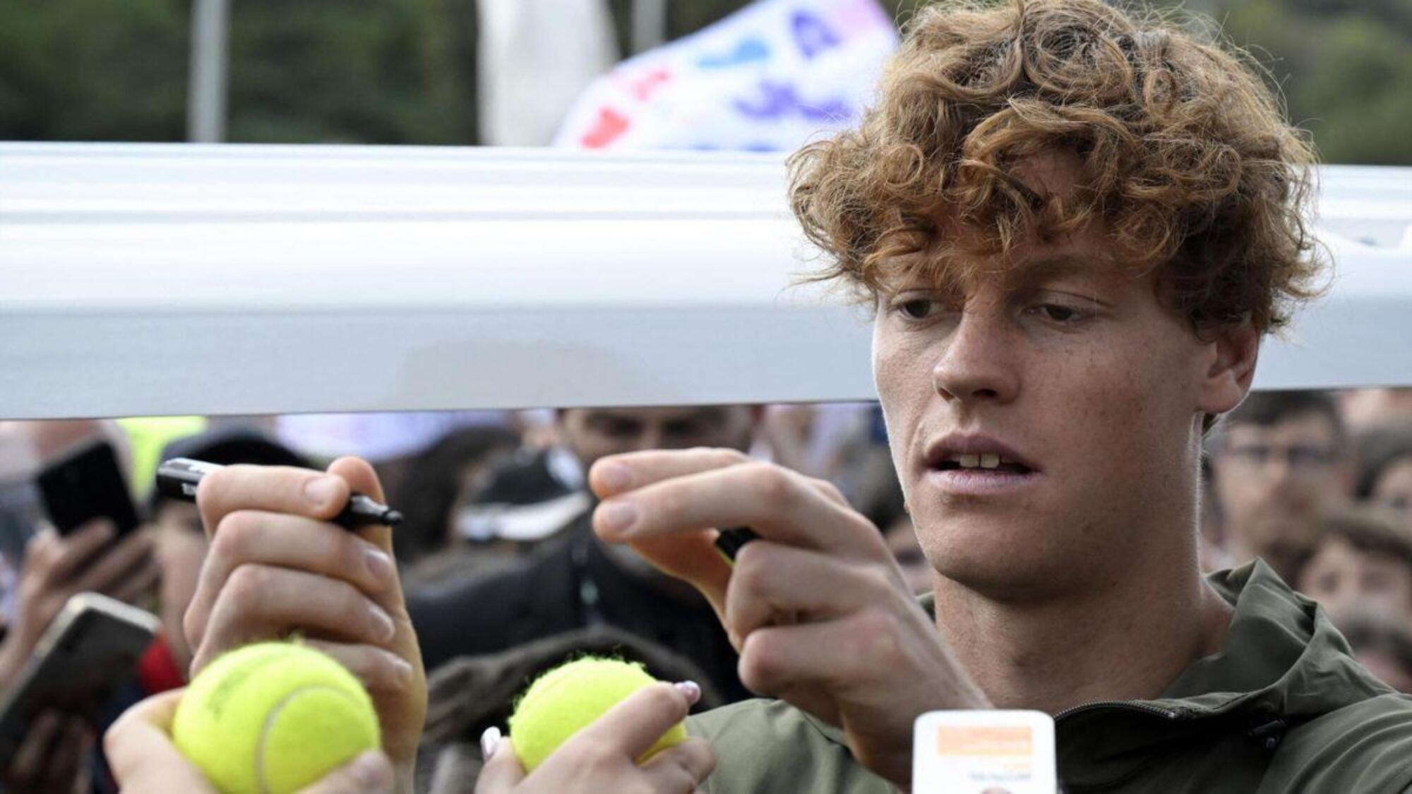 Jannik Sinner e il bagno di folla al Foro Italico