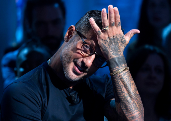 Selvaggia Lucarelli distrugge lo spettacolo di Fabrizio Corona: &ldquo;Bestemmie e siparietti volgari. Io? Stron*a cicciona&rdquo;. Giordano e Del Debbio? &ldquo;I due coglio*i&rdquo;. E su Fedez, Achille Lauro, Emis Killa ed Elodie&hellip; 