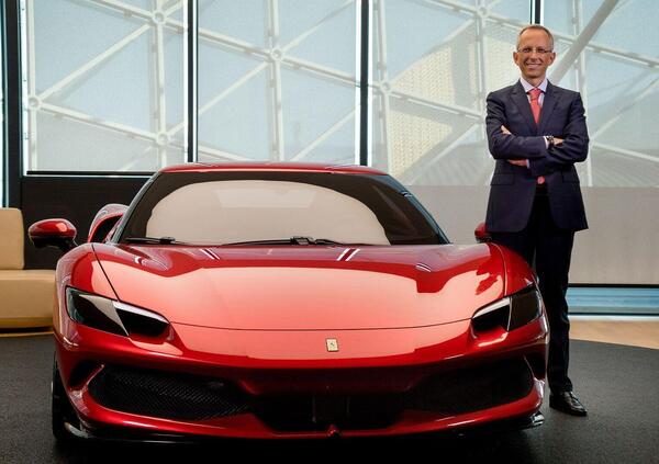 Alla Ferrari i dazi di Trump fanno un graffio? Risponde l&rsquo;ad di Maranello, Benedetto Vigna, che spiega la strategia del Cavallino per non farsi frenare da Donald. E la prima elettrica...