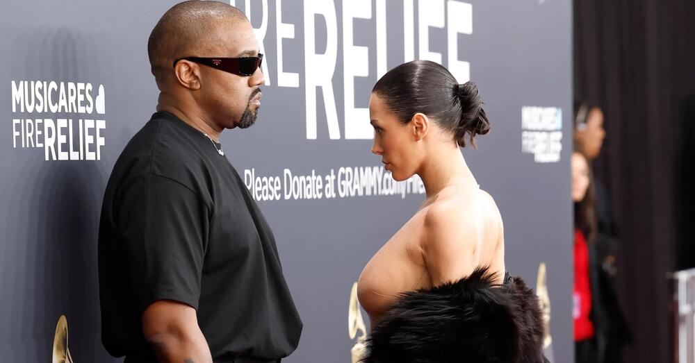 Bianca Censori, la teoria dopo le foto quasi nuda sui roller: si &egrave; lasciata con Kanye West ma non lo dicono? La rivelazione su Ye: &ldquo;Quando si separ&ograve; da Kim Kardashian continu&ograve; a pubblicare foto insieme per mesi e&hellip;&rdquo; 