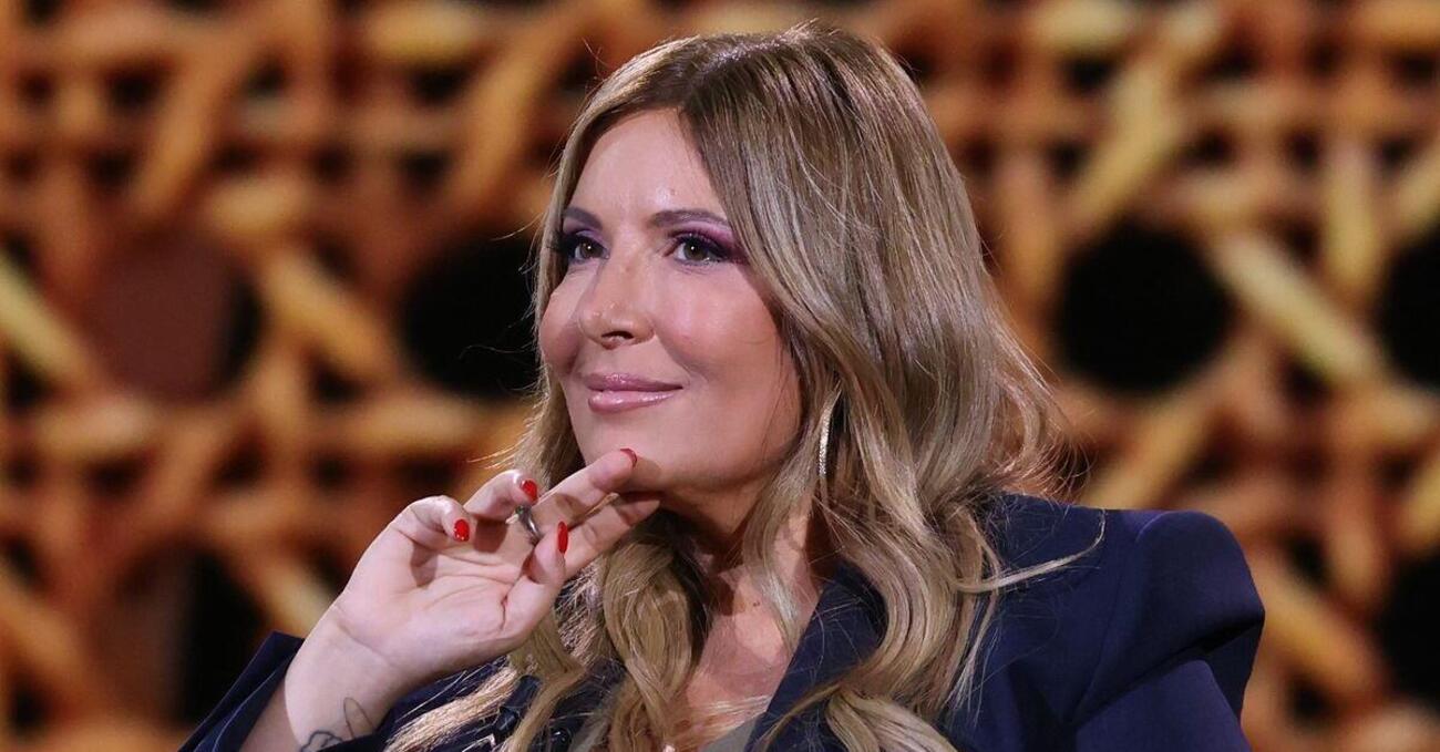 Tutti contro Fabrizio Corona? Dopo l&#039;attacco di Selvaggia Lucarelli sul web si rivoltano: da Salvo Sottile a Fabio Salamida, Leila Belhadj Mohamed e&hellip;