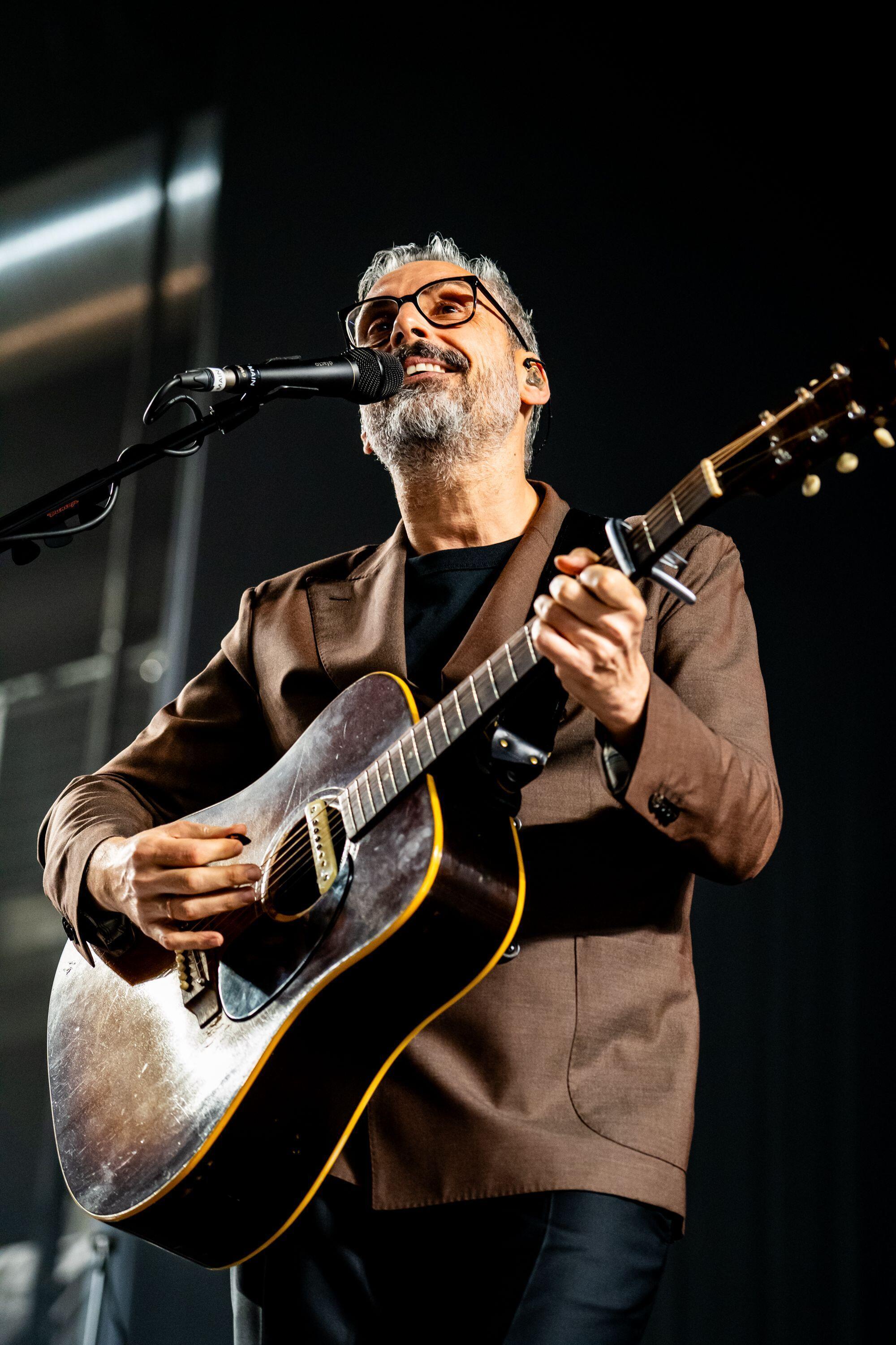 Brunori Sas alla prima del tour a Vigevano