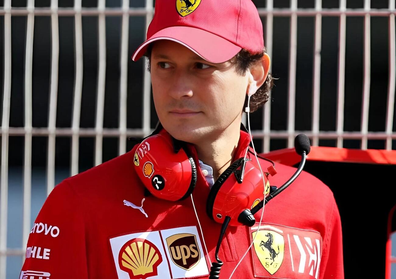 Con Elkann la Ferrari non perde solo in Formula 1, ma anche in Borsa: John con Exor vende azioni del Cavallino, incassa 3 miliardi e il titolo crolla: operazione strategica o segnale preoccupante?