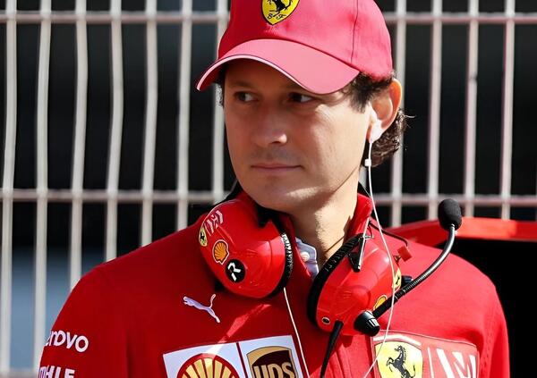 Con Elkann la Ferrari non perde solo in Formula 1, ma anche in Borsa: John con Exor vende azioni del Cavallino, incassa 3 miliardi e il titolo crolla: operazione strategica o segnale preoccupante?