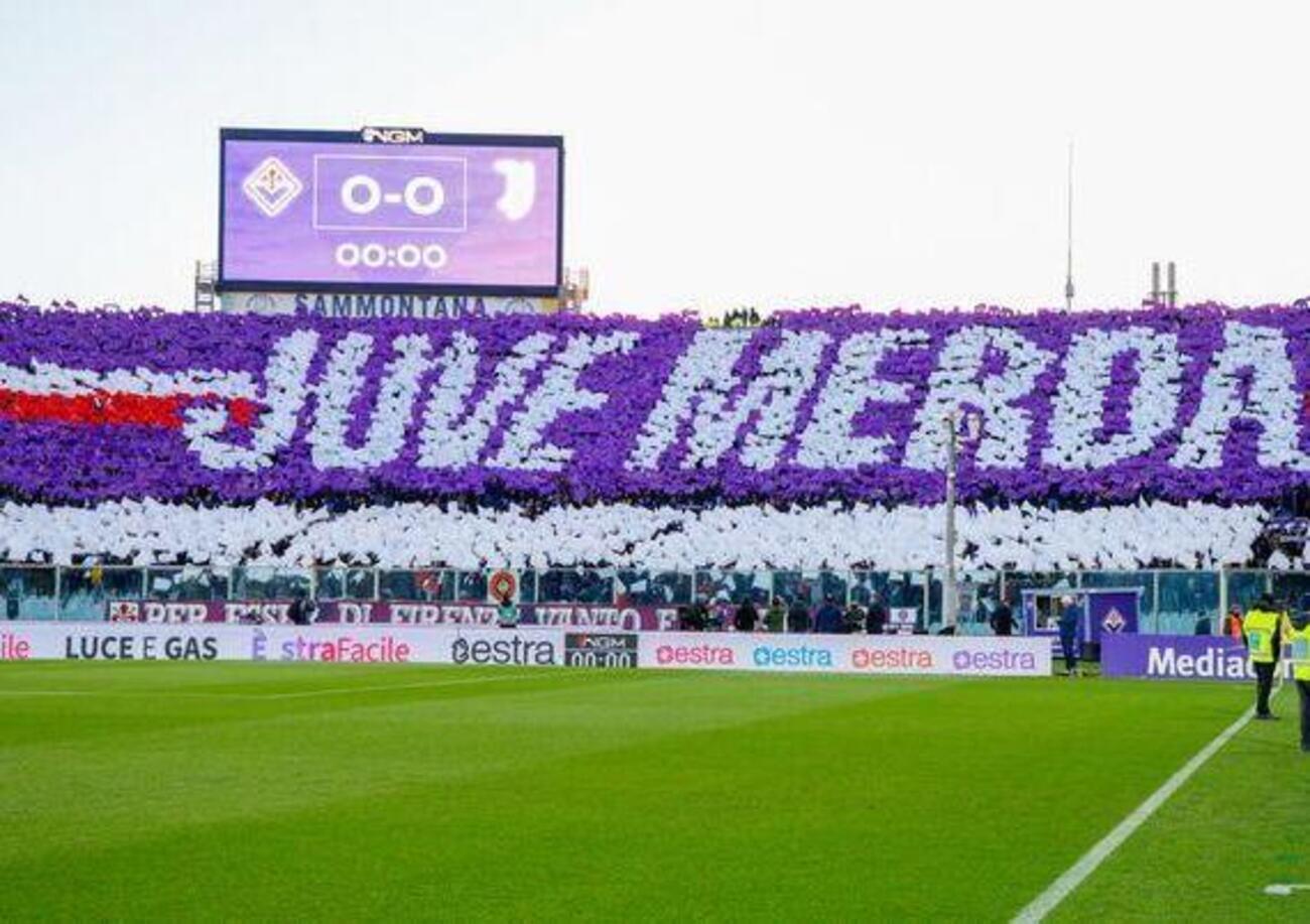 Come gode un tifoso Viola oggi voi non potete capirlo. Proviamo a spiegarvelo a partire dal messaggio di pace nello striscione &ldquo;Juve Mer*a&rdquo;