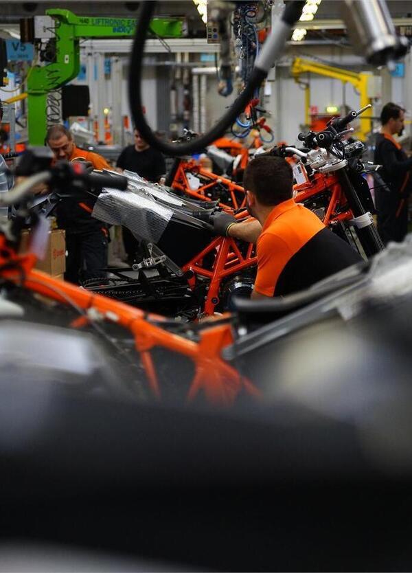 Crisi KTM: produzione ripresa (al rallentatore) e tre nuovi modelli tra cui una prepotente supersportiva. Ma servono Acosta, Bastianini, Binder e Vinales&hellip;