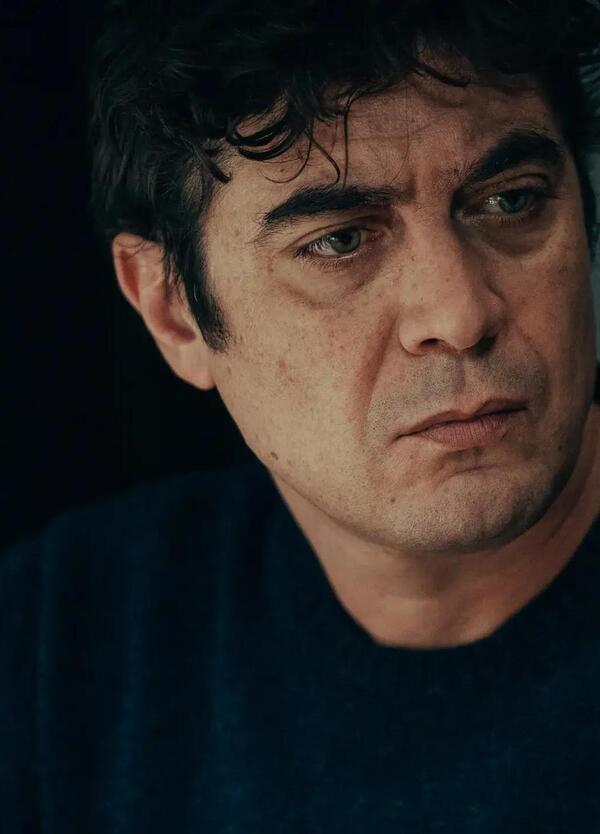  Abbiamo visto Muori di lei, il thriller con Riccardo Scamarcio su Prime Video, ma com&#039;&egrave;?