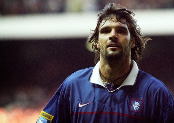 Magia totale con Marco Negri, il bomber di provincia che faceva impazzire i protestanti di Ibrox: i gol, la retina bucata, le follie con Paul Gascoigne: &quot;Quella volta a New York con un senzatetto...&quot;