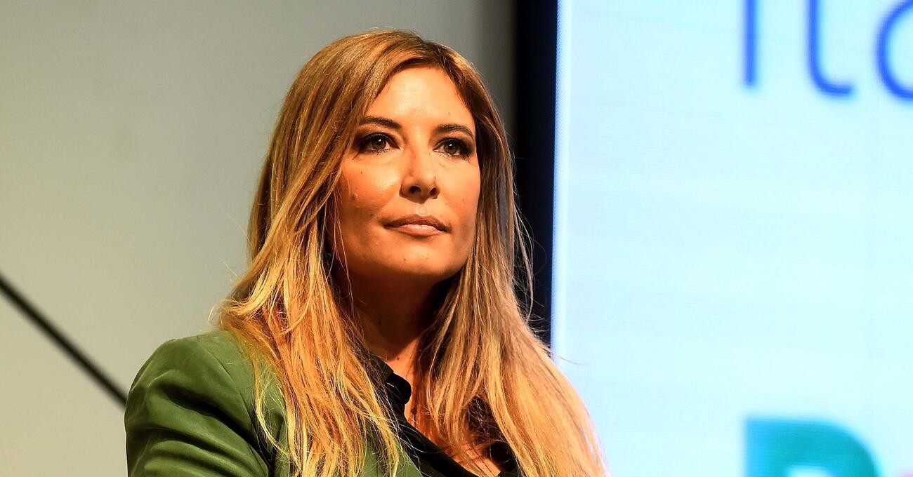 Lucarelli vs Corona, l&rsquo;avvocato di Selvaggia: &ldquo;Minacce di morte quotidiane, temo per la sua incolumit&agrave;&rdquo;. E su Gurulandia, Biagiarelli, le querele e Welcome to favelas&hellip;