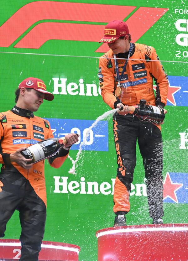 La McLaren domina in Cina con Oscar Piastri, sar&agrave; guerra interna? In Ferrari intanto le prime tensioni (e Hamilton e Leclerc si toccano), mentre Max Verstappen&hellip;