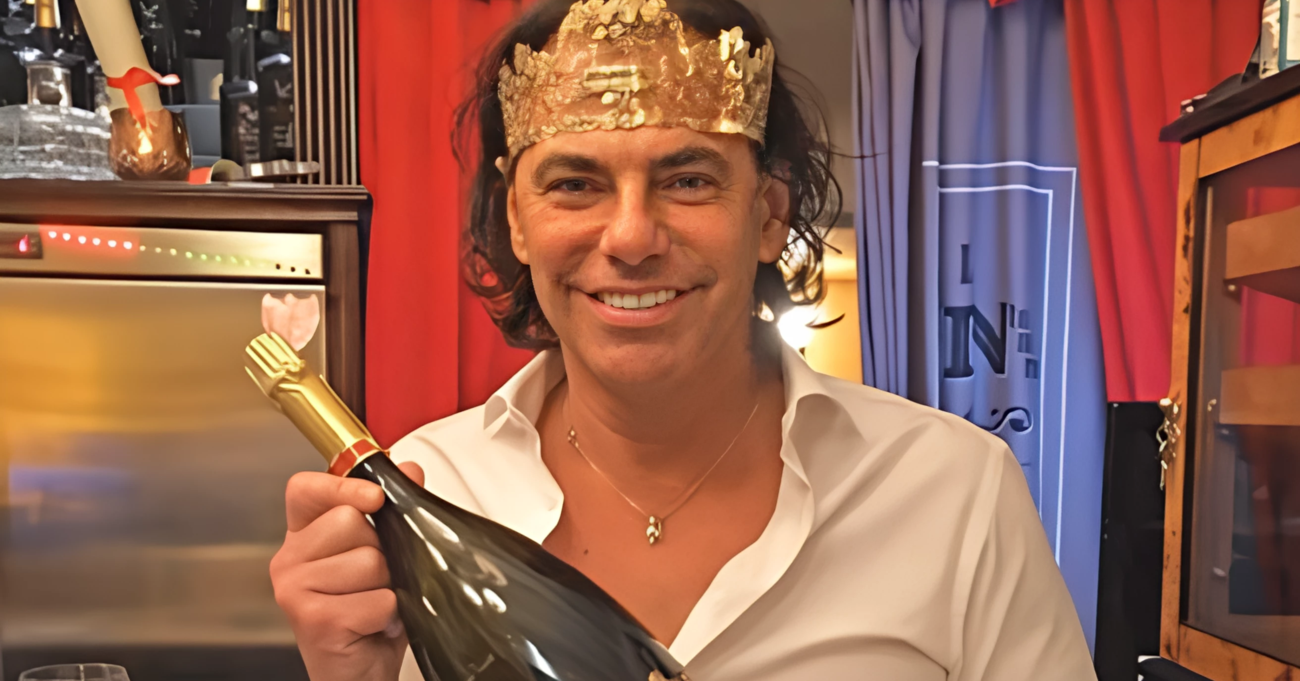 Lo avete letto il men&ugrave; del &quot;delivery&quot; della Gintoneria di Lacerenza? Tra escort, cocaina e champagne, ecco le consegne a domicilio. Il cliente record &egrave; Luca Angelo a La Malmaison (641 mila euro), ma si indaga sul &quot;tesoro&quot; con Stefania Nobile in Albania... 