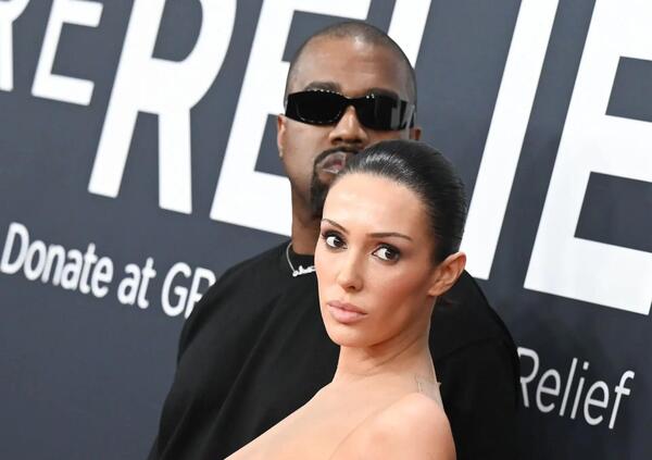 Bianca Censori stufa di Kanye West, &quot;spaventata&quot; e vuole lasciarlo? Intanto Ye scappa in Giappone (anche dalla giustizia e dalle grane con Kim Kardashian, i figli, Diddy...?)