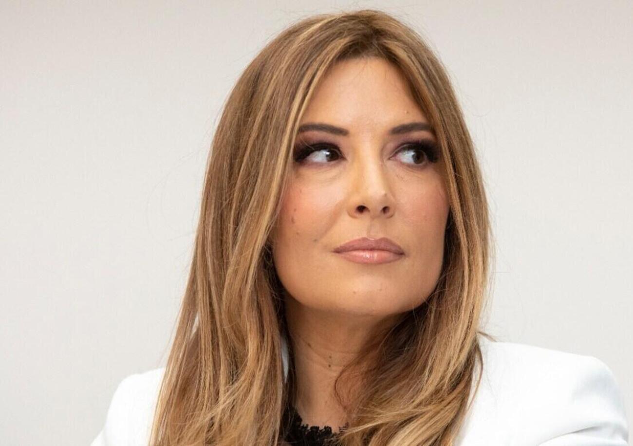 Suicidio di Davide Garufi, Selvaggia Lucarelli contro Cathy La Torre e la narrazione trans: &ldquo;Non &egrave; cyberbullismo. Era vittima e carnefice&rdquo;. I commenti sui social (compreso il padre del tiktoker) e i video assurdi di &ldquo;Alexandra&rdquo;: Vale Tutto, se &egrave; in trend?