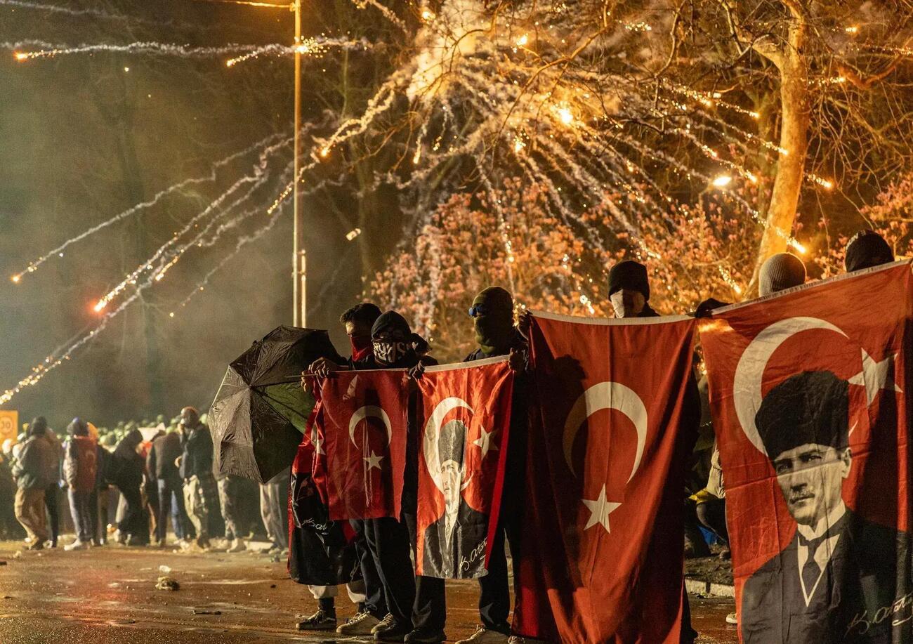 Macron vuole portare i soldati di Erdogan in Europa per difendere l&#039;Ucraina da Putin, ma ha visto cosa succede in Turchia? Dalle armi all&#039;illusione del mondo libero: ecco perch&eacute; l&#039;Ue ha gi&agrave; perso (di nuovo)