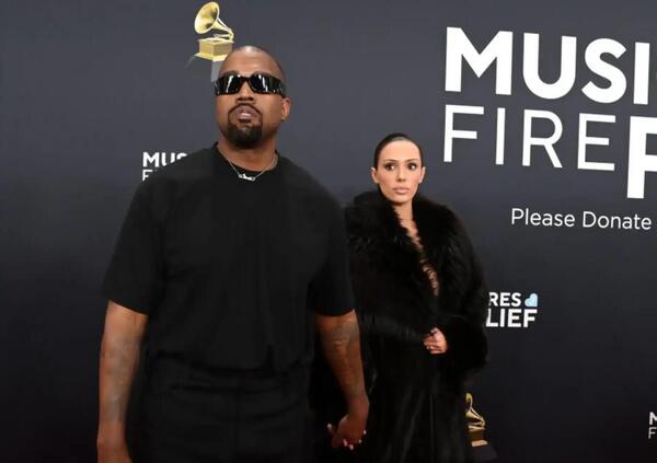 Ma Bianca Censori non era &ldquo;stufa&rdquo; di Kanye West? Perch&eacute; adesso vuole un figlio da lui? Ecco il suo piano. E intanto Ye (vestito da KKK) si &egrave; pentito di aver messo incinta Kim Kardashian&hellip;