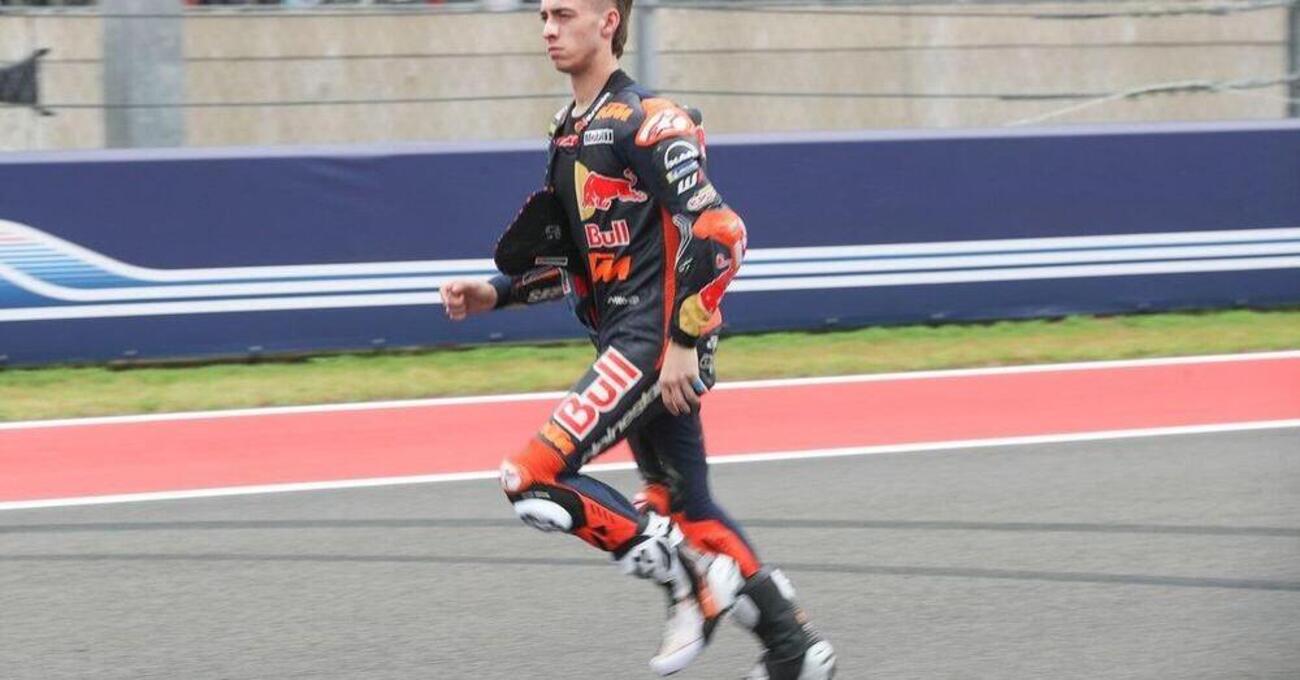 &ldquo;Devono capire&rdquo;: Pedro Acosta &quot;fa il Marquez&quot; poi sbaglia e sbotta. Enea Bastianini &egrave; la solida realt&agrave; di KTM, ma se ne accorgeranno?