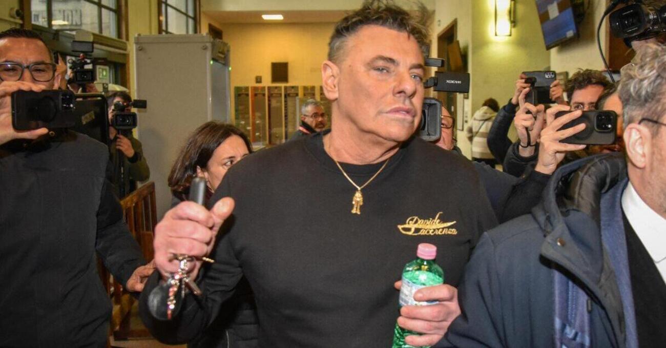 Malore per Davide Lacerenza, ma come sta davvero? Il &quot;King&quot; della Gintoneria &egrave; stato ricoverato d&rsquo;urgenza all&#039;ospedale. Si sospetta un ictus, anche se...