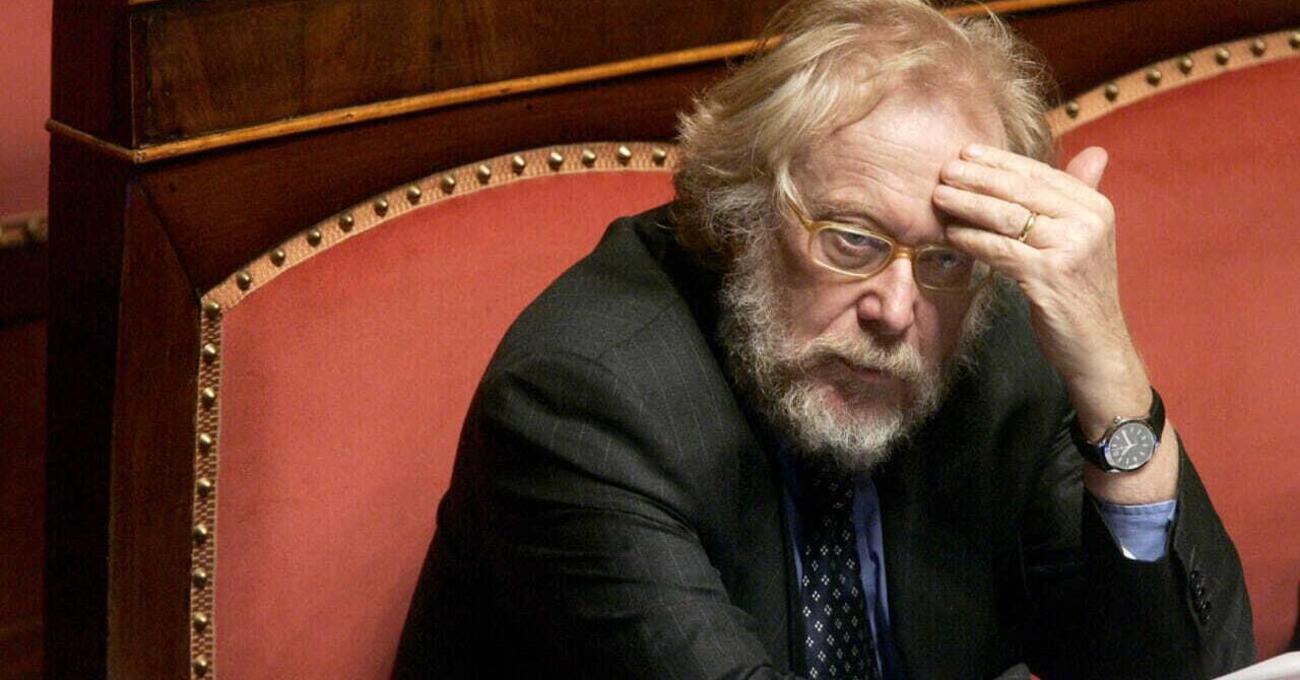 L&#039;intervista pi&ugrave; bella a Paolo Guzzanti l&#039;abbiamo fatta noi: &quot;Mi ha salvato un bonifico di mio figlio Corrado, avevo 14 euro in banca&quot;. Ci svela il mantenimento all&#039;ex moglie. E perch&eacute; Berlusconi l&#039;ha fatto fuori (spoiler: colpa di Putin)
