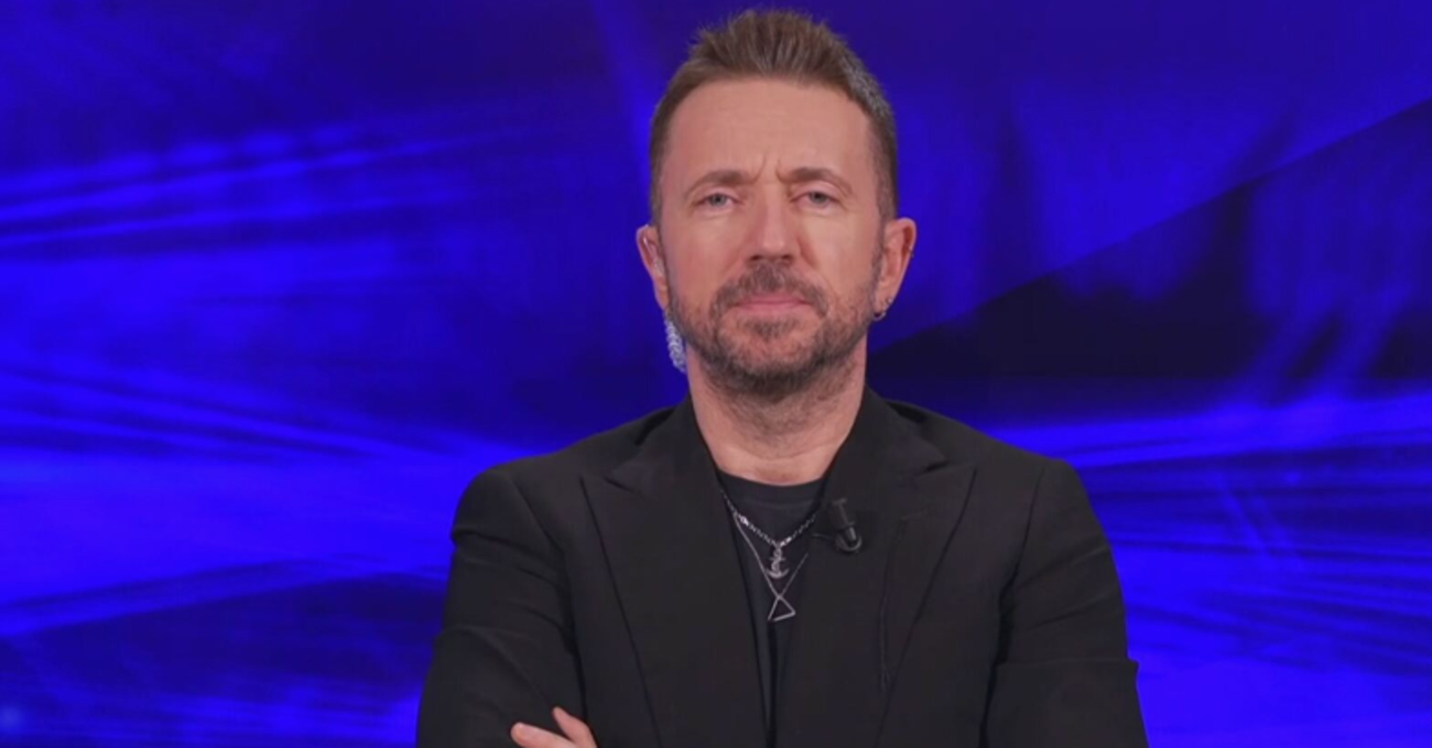 Andrea Scanzi al posto di Del Debbio a Dritto e Rovescio su Rete 4? Dopo il vaffa a Bottura e Giannini arriva la bomba di Fanpage: ecco cosa sappiamo del nuovo programma Mediaset...
