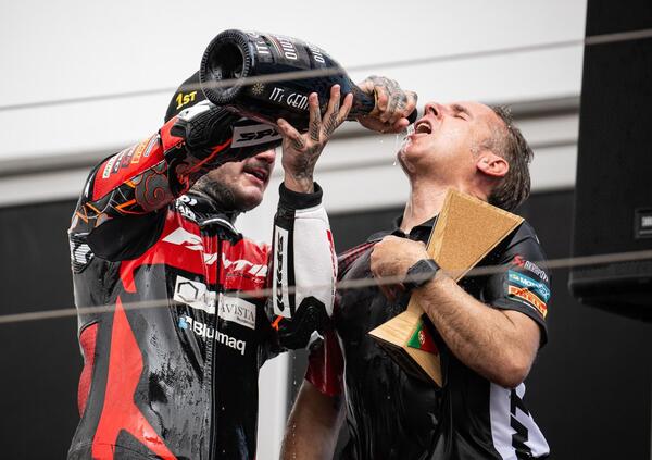 &quot;Che sveglia con Vasco Rossi&quot;: Roberto Locatelli totale a MOW 25 anni dopo &quot;quel 2 aprile&quot;. Sui ricordi, sui traguardi e pure &quot;sui bugiardi che non guardano la MotoGP&quot;